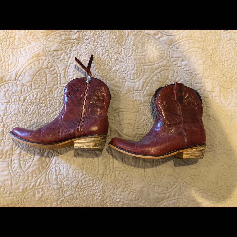 Dingo red short zip cowboy boot women’s size 7